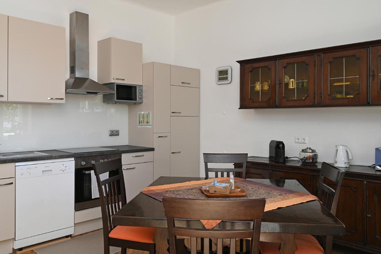 Appartement Das Karawankenplatz! Haus Der Geschenke-Carinthia à Velden am Wörther See Extérieur photo